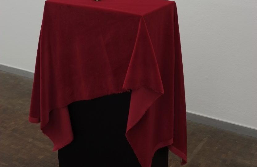 Neusilber, bemalt 5x4x4cm