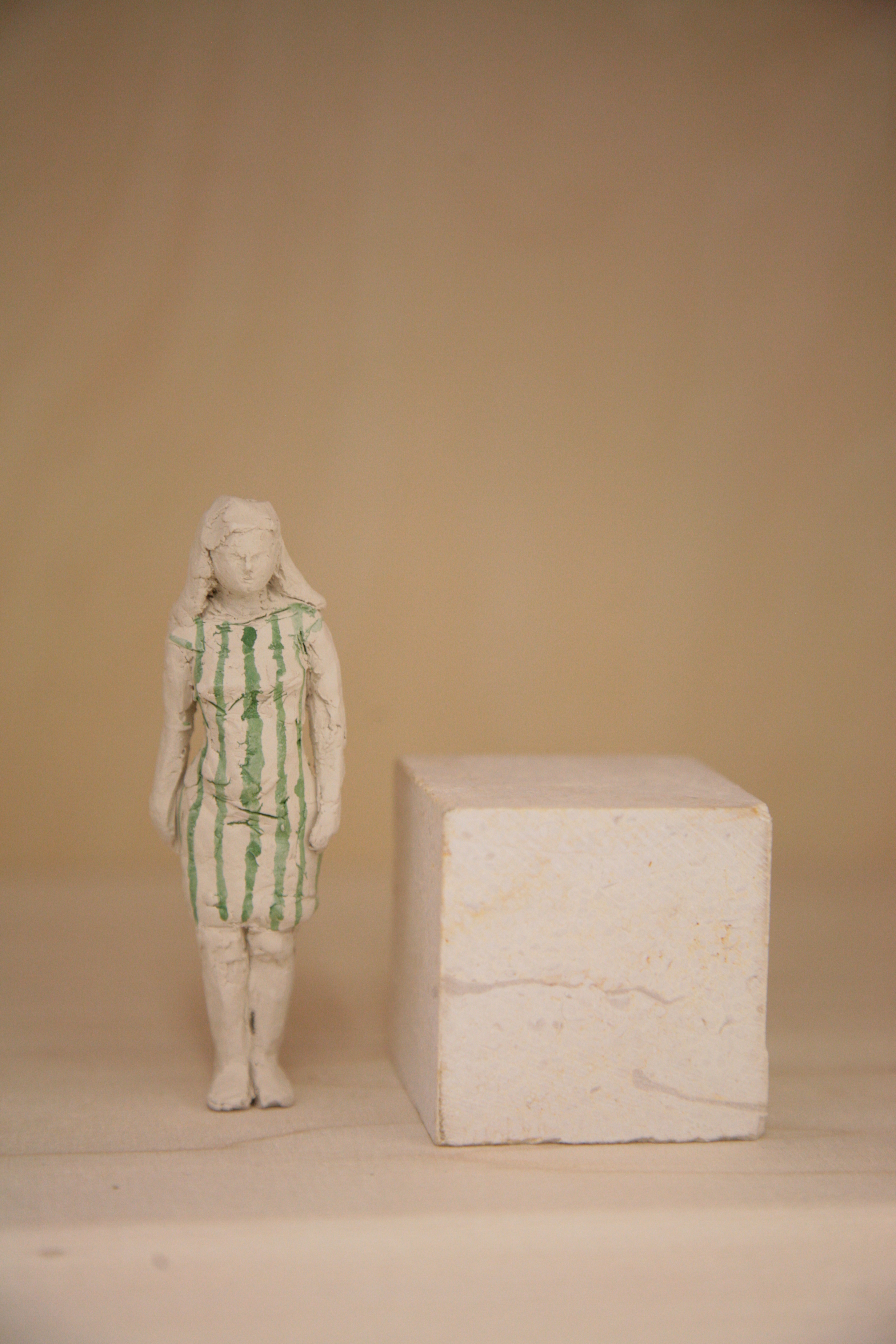 Ton, bemalt Figur 7cm Sockel