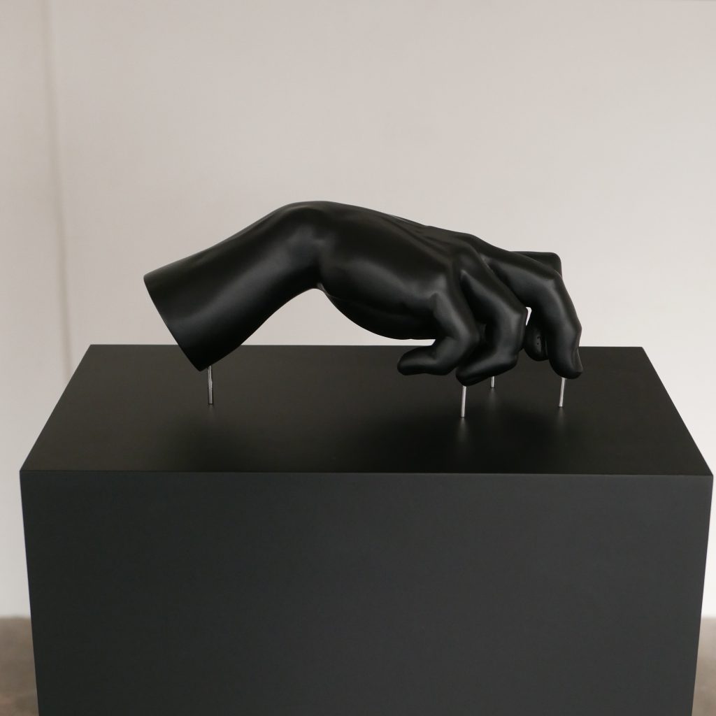 Beton bemalt, Stahl 33x11x16cm